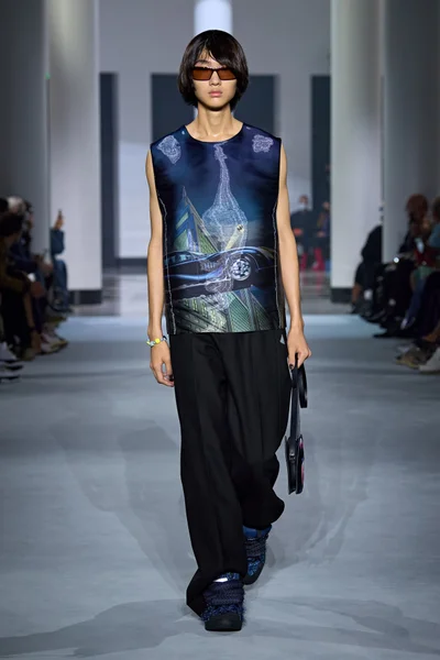 Look 32